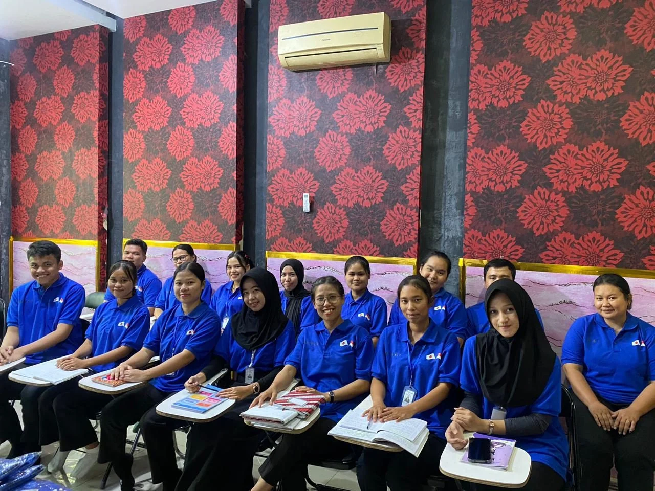 インドネシア校 MIRAI制服の学生